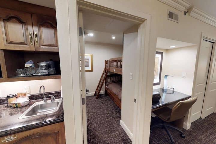 Room 21 of 52